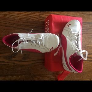 Girls size 3.5 Puma tennis shoes